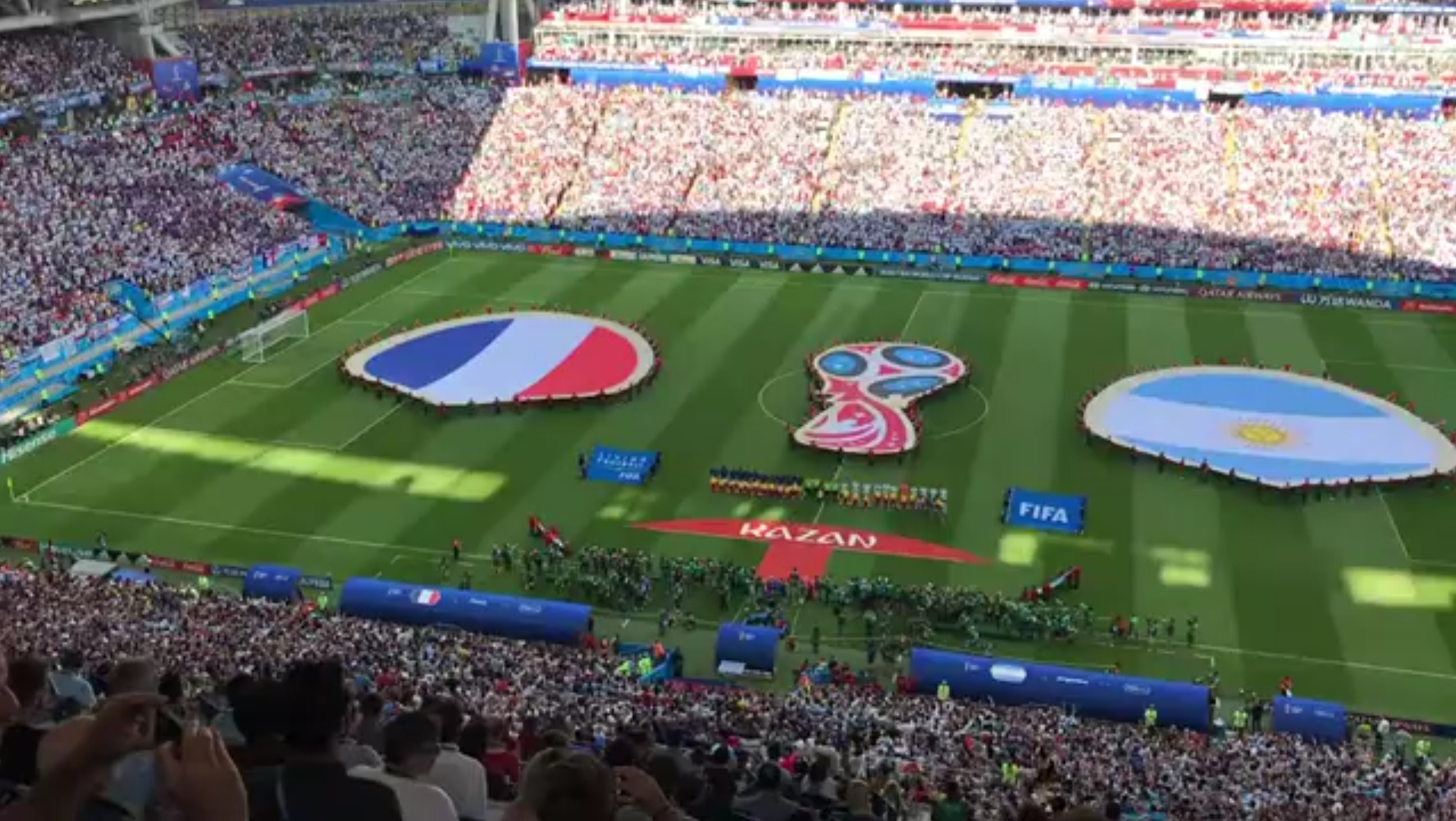 傲并