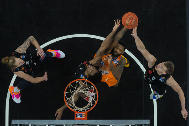 员的出色发 员的出色发