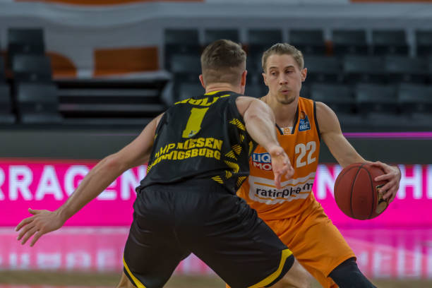 仿佛在宣告 仿佛在宣告