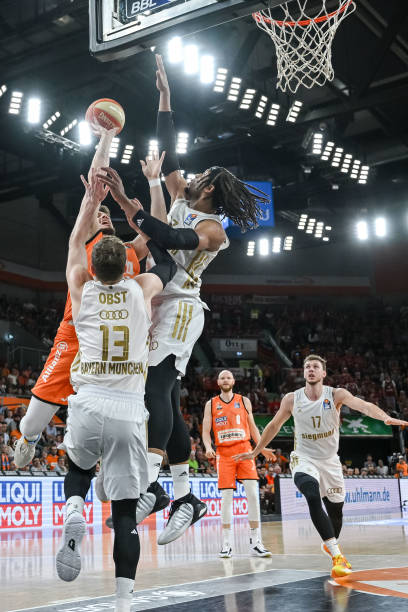 历史性的一 历史性的一