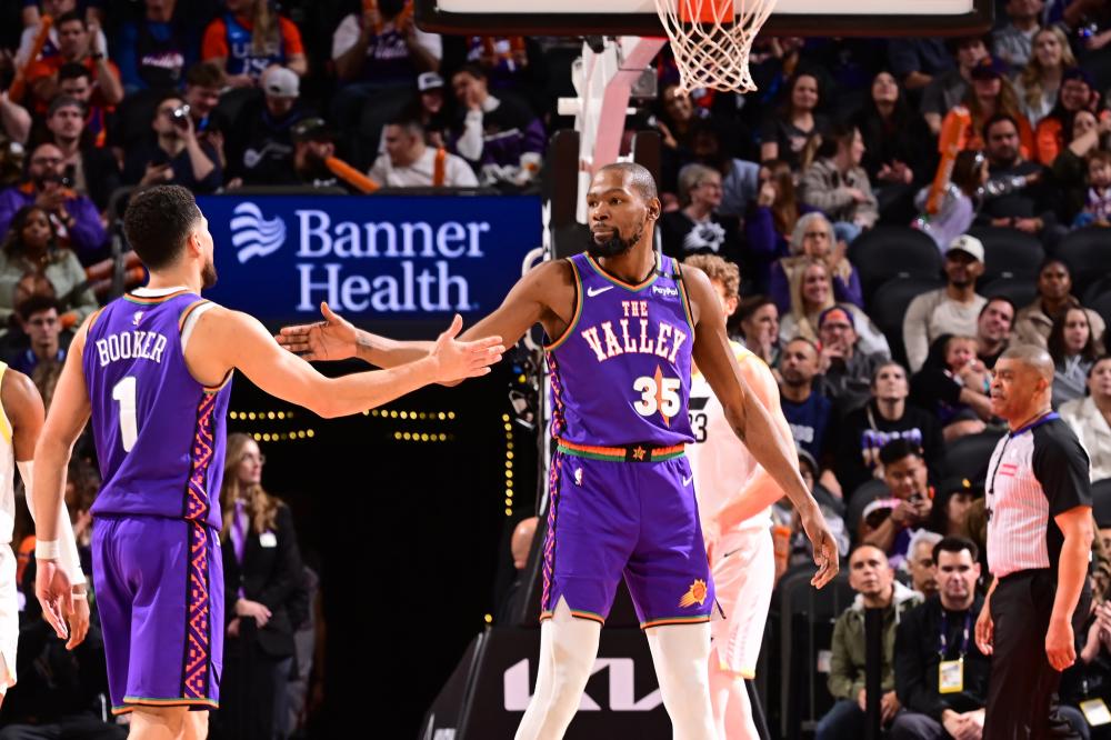 詹姆斯在接 詹姆斯在接